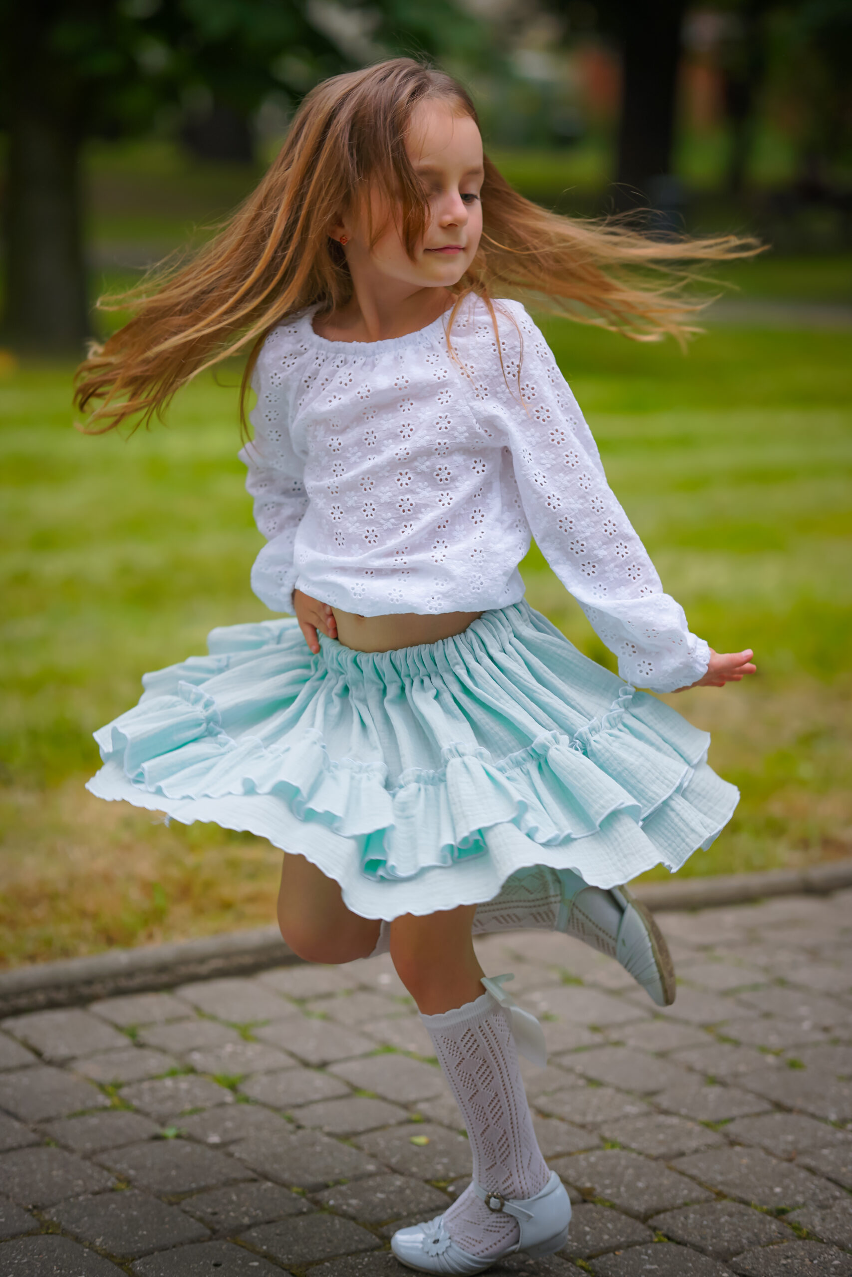 Dziewczęca Bluzeczka z Długim Rękawem Zakończonym Gumeczką - obrazek 2