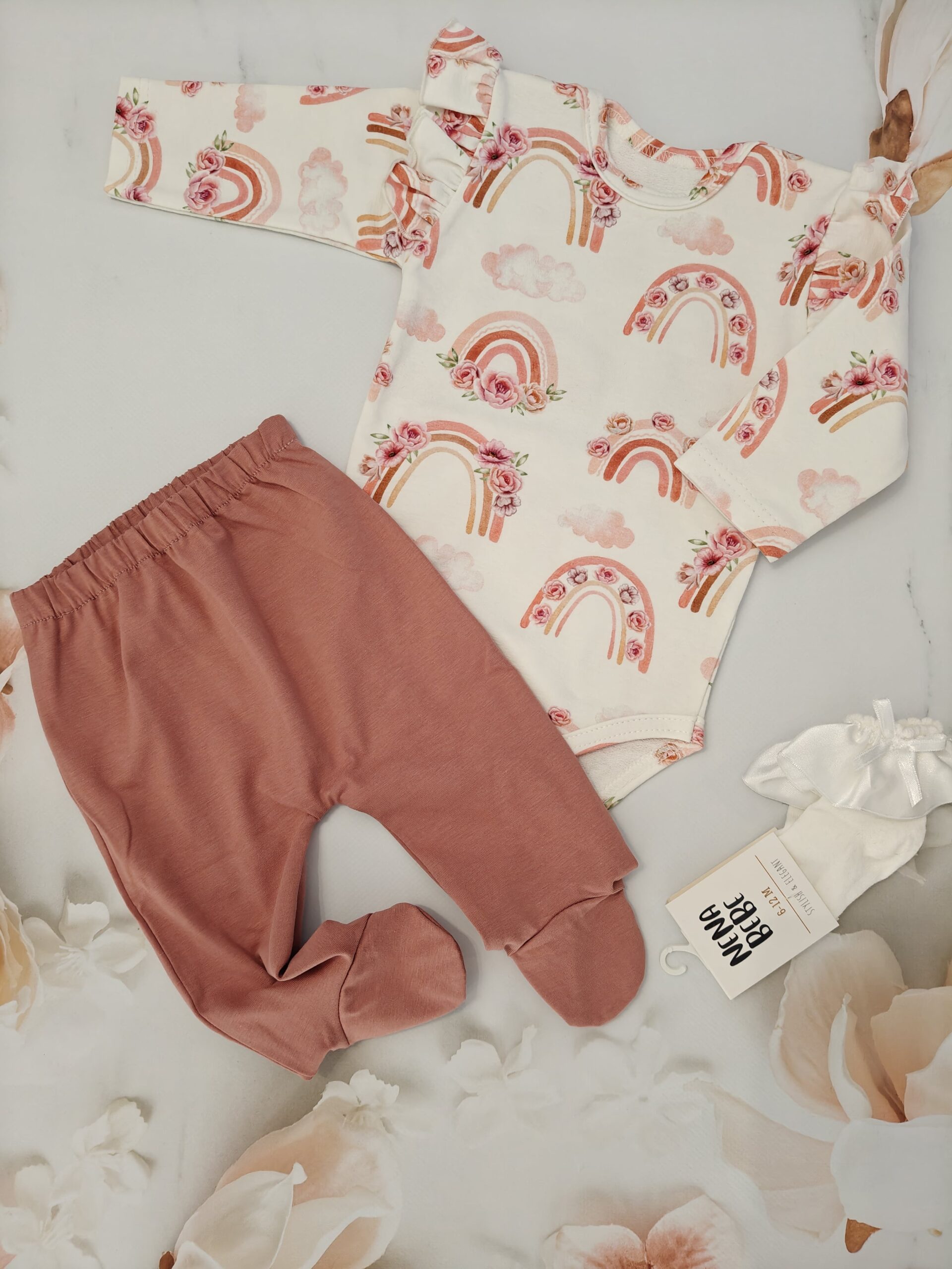 Półśpiochy wykończone stópkami