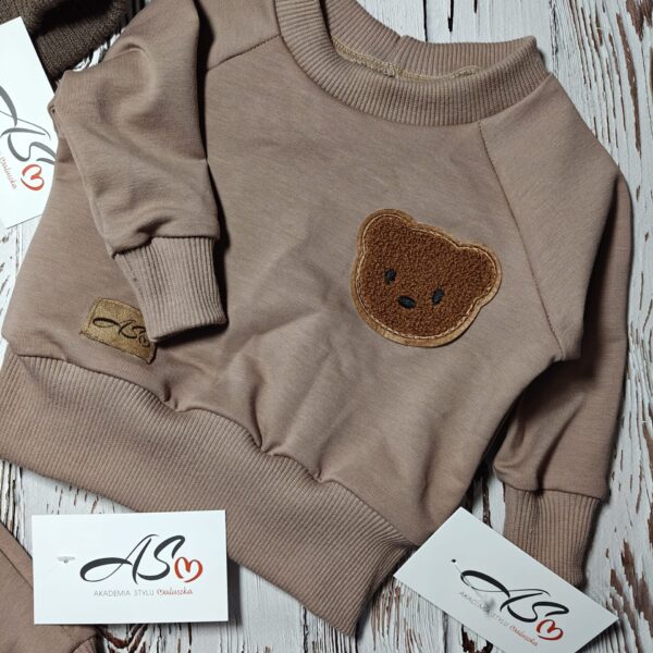 Bluza dla niemowlaka z cudowną aplikacją misia