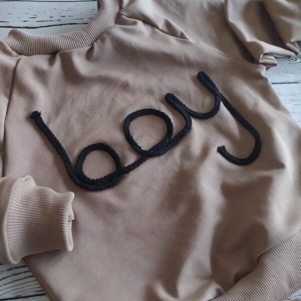 Komfortowa nierozpinana bluza to uniwersalny element garderoby na co dzień