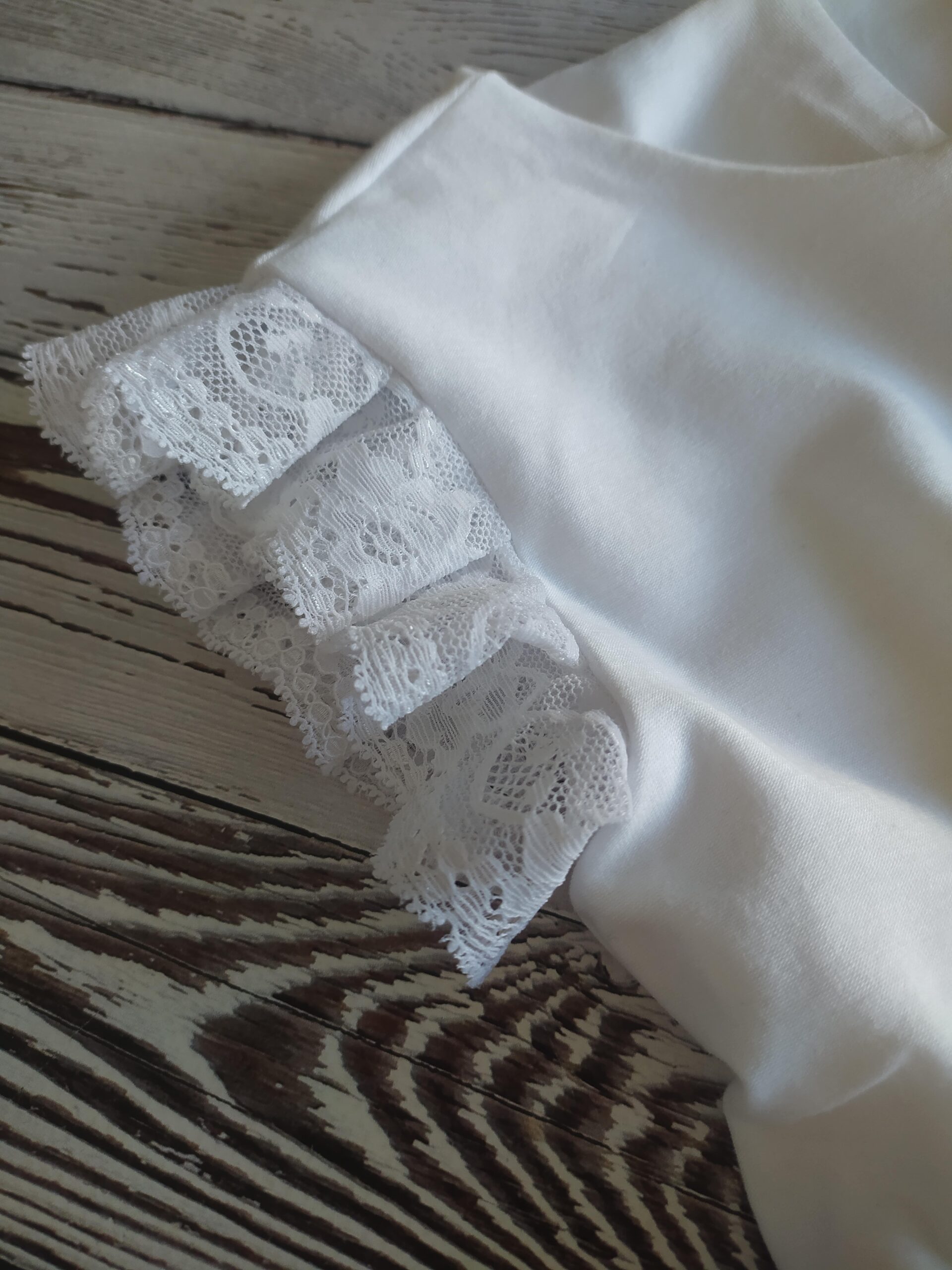 Sukienka z efektownym rękawkiem z koronki - obrazek 6