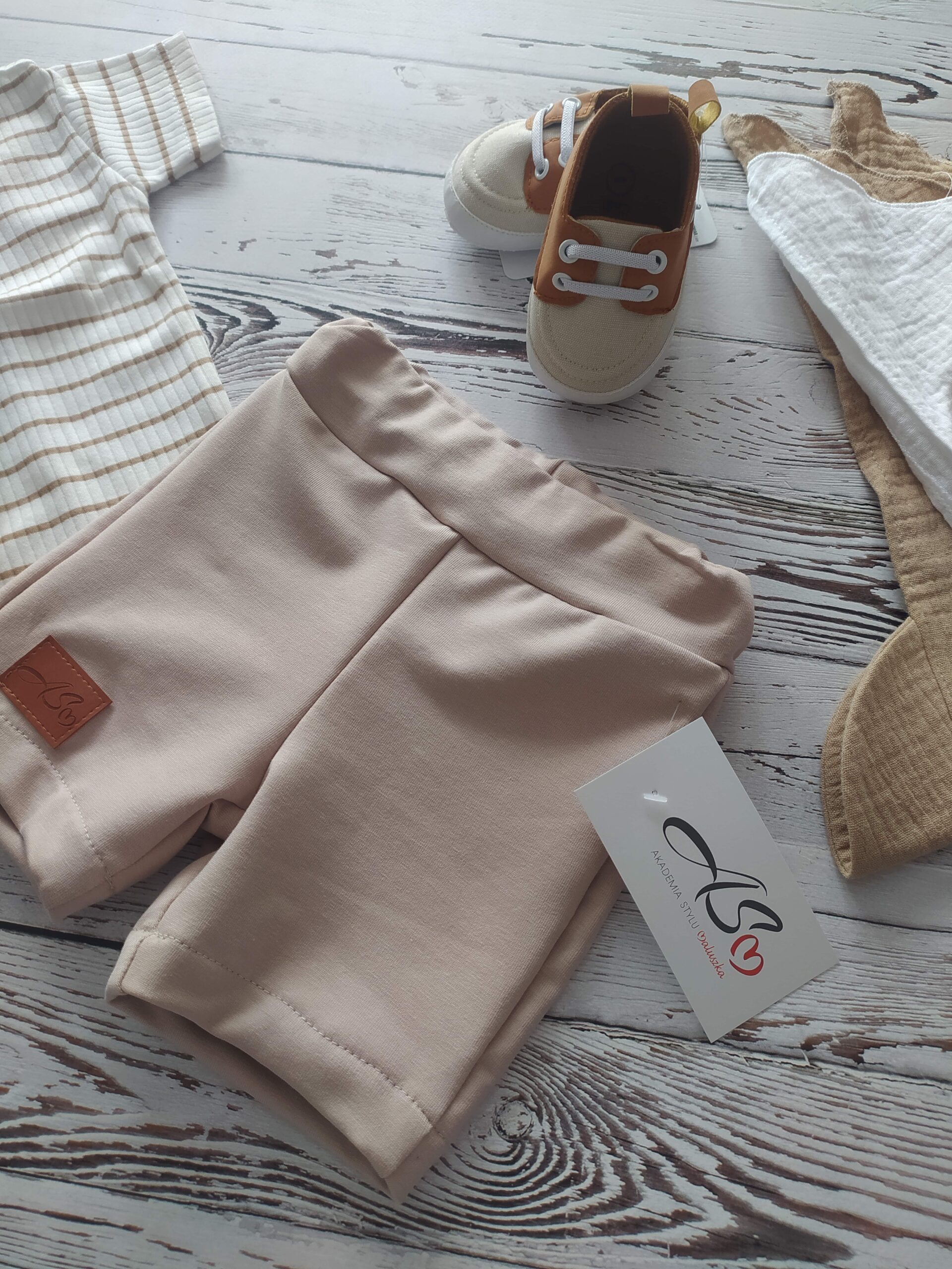 Miękkie body z krótkim rękawem w biało beżowe paseczki - obrazek 4