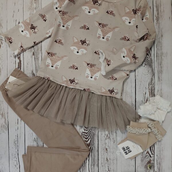 Dziewczęca tuniczka z cudownym nadrukiem zwierzaczków z długim rękawem i bardzo efektowną falbanką na dole